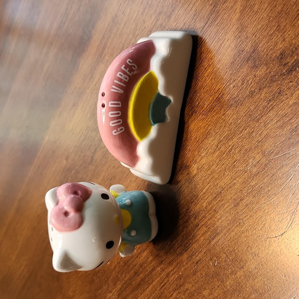 HK SALT AND PEPPER SHAKERS